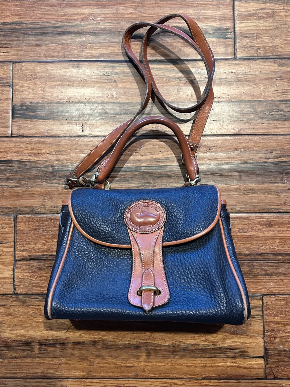 Vintage Dooney & Burke AWL Leather Essex Carrier bag from 1996 collection. Navy